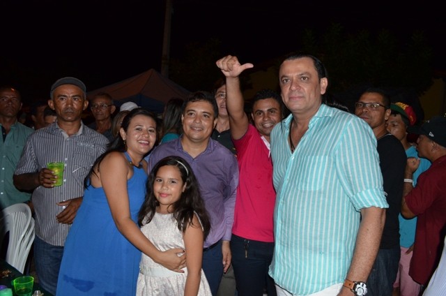 Vera Mendes comemora seus 19 anos e Frank Aguiar agita multidão. Veja a cobertura fotográfica: - Imagem 23