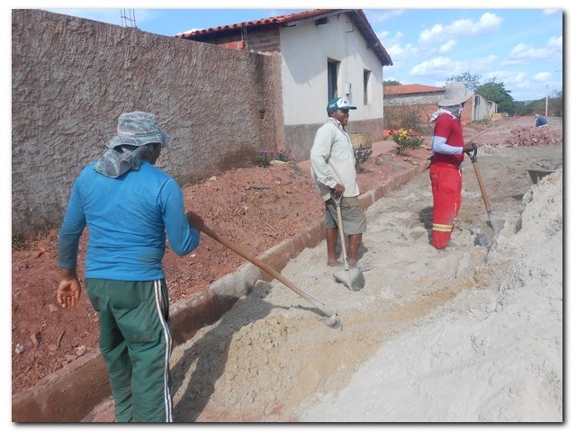 Prefeitura Municipal de Inhuma calça o Bairro Meireles - Imagem 8