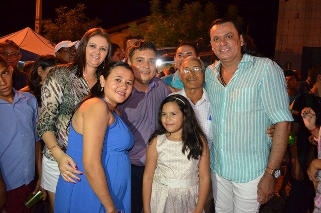 Vera Mendes comemora seus 19 anos e Frank Aguiar agita multidão. Veja a cobertura fotográfica: - Imagem 26