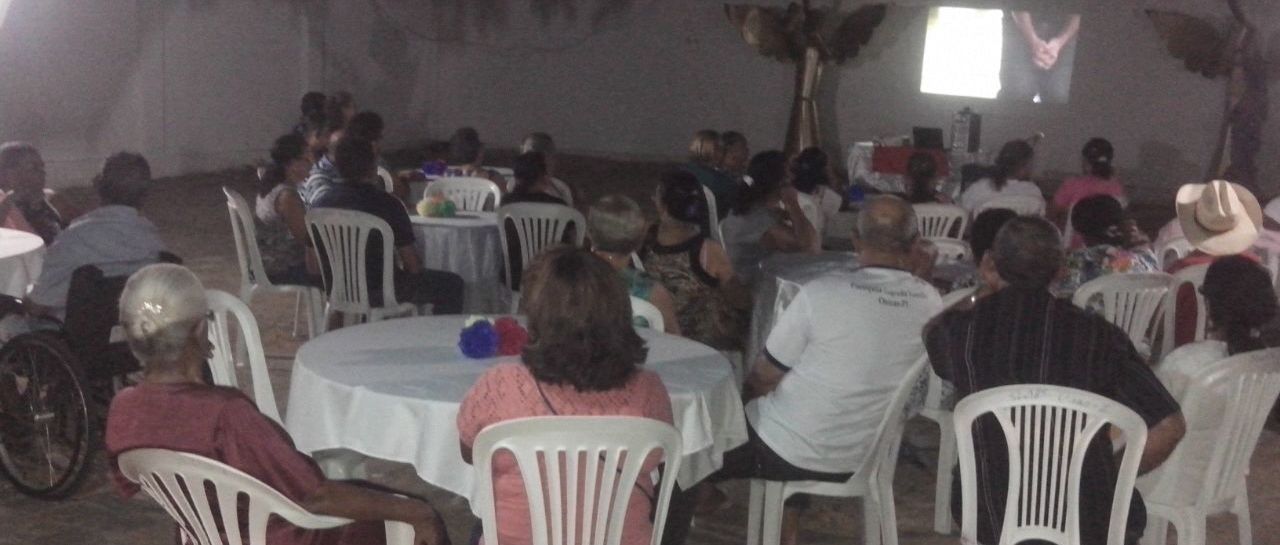 Confraternização encerra ciclo de atividades de 2014 do SCFV de Oeiras