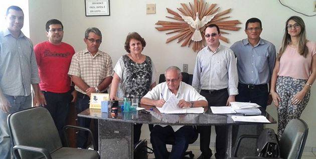 CEAD/UFPI e Prefeitura Municipal de Corrente/UAB celebram acordo com a UESPI para instalação de laboratório - Imagem 1