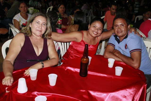 Funcionários participam da Festa de confraternização da Prefeitura de Miguel Alves Nesta Quinta-Feira (19/12), a Prefeitura de Miguel realizou a conf - Imagem 13