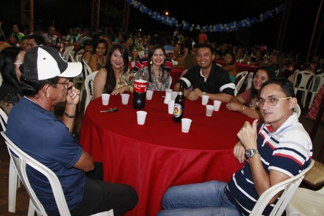 Funcionários participam da Festa de confraternização da Prefeitura de Miguel Alves Nesta Quinta-Feira (19/12), a Prefeitura de Miguel realizou a conf - Imagem 18