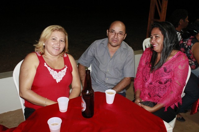 Funcionários participam da Festa de confraternização da Prefeitura de Miguel Alves Nesta Quinta-Feira (19/12), a Prefeitura de Miguel realizou a conf - Imagem 14