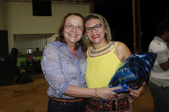 Funcionários participam da Festa de confraternização da Prefeitura de Miguel Alves Nesta Quinta-Feira (19/12), a Prefeitura de Miguel realizou a conf - Imagem 48