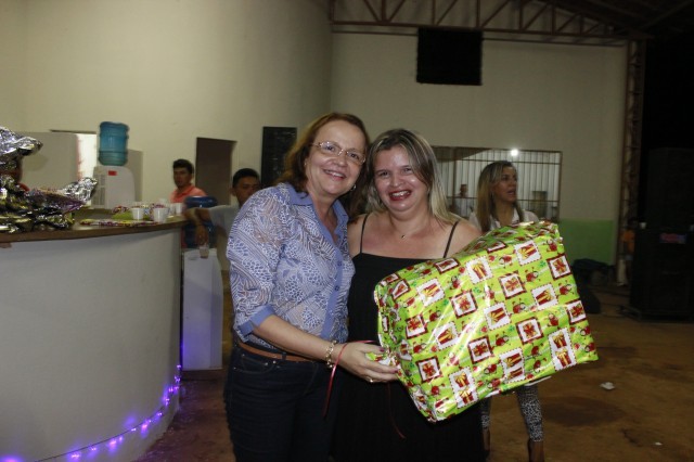 Funcionários participam da Festa de confraternização da Prefeitura de Miguel Alves Nesta Quinta-Feira (19/12), a Prefeitura de Miguel realizou a conf - Imagem 54