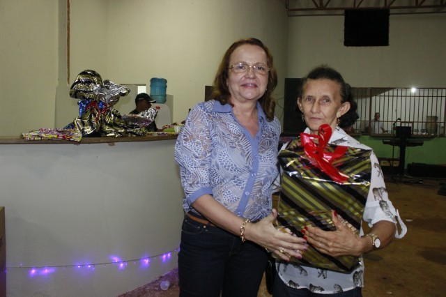 Funcionários participam da Festa de confraternização da Prefeitura de Miguel Alves Nesta Quinta-Feira (19/12), a Prefeitura de Miguel realizou a conf - Imagem 56