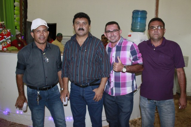 Funcionários participam da Festa de confraternização da Prefeitura de Miguel Alves Nesta Quinta-Feira (19/12), a Prefeitura de Miguel realizou a conf - Imagem 35