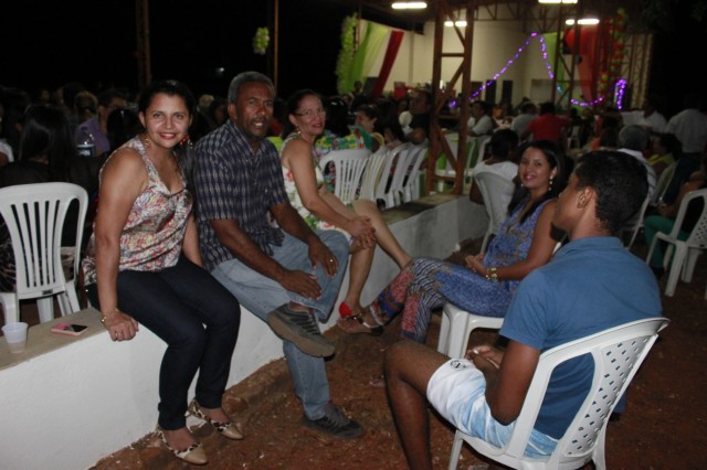 Funcionários participam da Festa de confraternização da Prefeitura de Miguel Alves Nesta Quinta-Feira (19/12), a Prefeitura de Miguel realizou a conf - Imagem 5