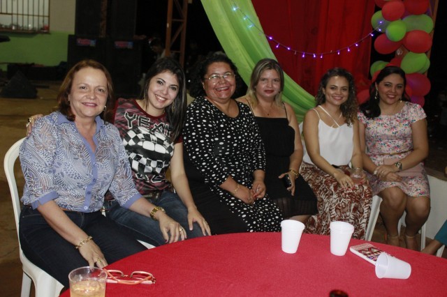 Funcionários participam da Festa de confraternização da Prefeitura de Miguel Alves Nesta Quinta-Feira (19/12), a Prefeitura de Miguel realizou a conf - Imagem 21