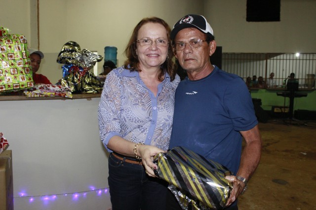 Funcionários participam da Festa de confraternização da Prefeitura de Miguel Alves Nesta Quinta-Feira (19/12), a Prefeitura de Miguel realizou a conf - Imagem 51