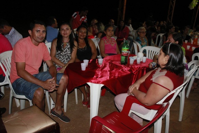 Funcionários participam da Festa de confraternização da Prefeitura de Miguel Alves Nesta Quinta-Feira (19/12), a Prefeitura de Miguel realizou a conf - Imagem 9