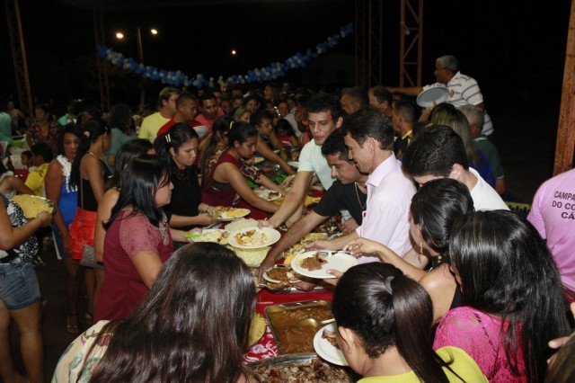 Funcionários participam da Festa de confraternização da Prefeitura de Miguel Alves Nesta Quinta-Feira (19/12), a Prefeitura de Miguel realizou a conf - Imagem 36