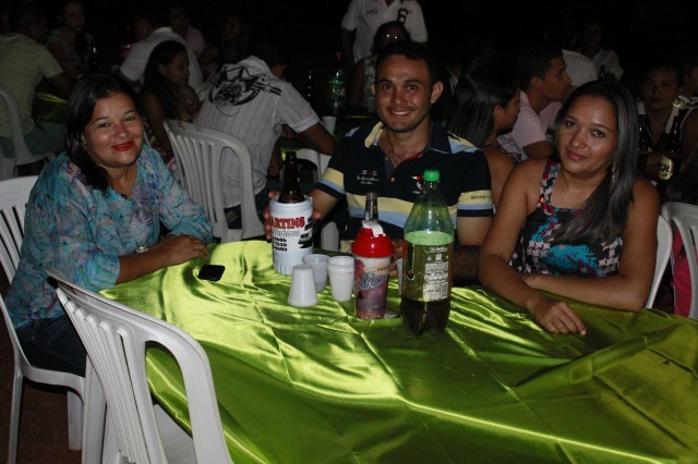 Funcionários participam da Festa de confraternização da Prefeitura de Miguel Alves Nesta Quinta-Feira (19/12), a Prefeitura de Miguel realizou a conf - Imagem 6