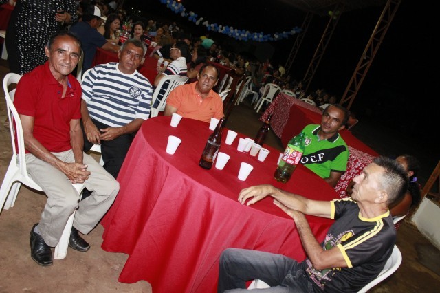 Funcionários participam da Festa de confraternização da Prefeitura de Miguel Alves Nesta Quinta-Feira (19/12), a Prefeitura de Miguel realizou a conf - Imagem 19