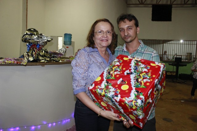 Funcionários participam da Festa de confraternização da Prefeitura de Miguel Alves Nesta Quinta-Feira (19/12), a Prefeitura de Miguel realizou a conf - Imagem 55