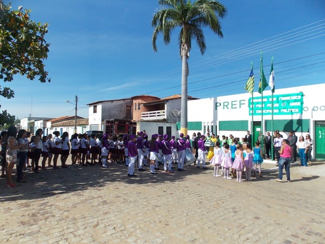 Momento Cívico comemorando os 58 anos de emancipação politica de São Francisco do Piauí - Imagem 1