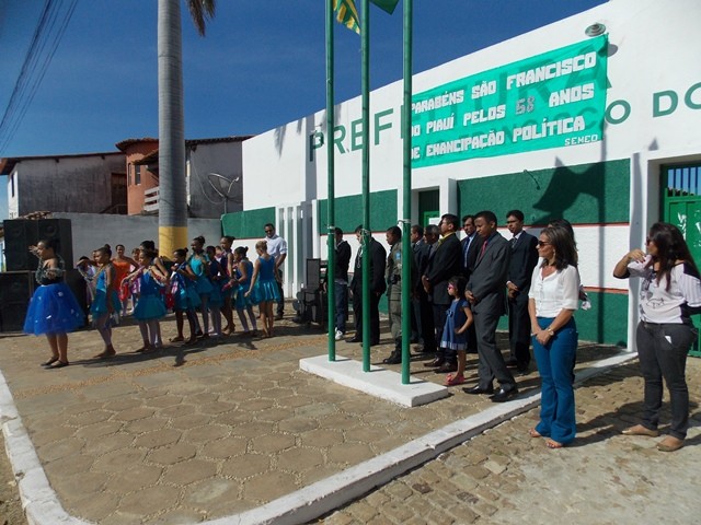 Momento Cívico comemorando os 58 anos de emancipação politica de São Francisco do Piauí - Imagem 10