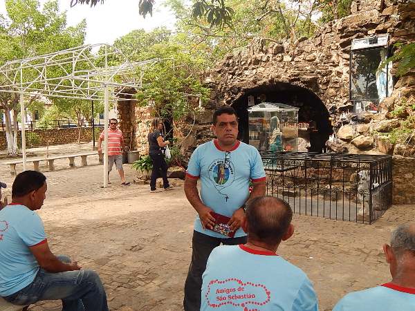 Homens do terço na Gruta de Betânia - Imagem 9