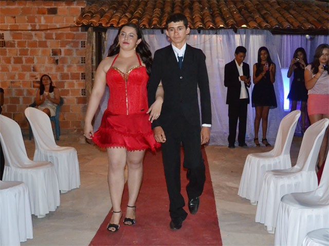 Concludentes da Escola Nova Veneza recebem outorga de grau - Imagem 13