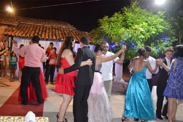 Concludentes da Escola Nova Veneza recebem outorga de grau - Imagem 7