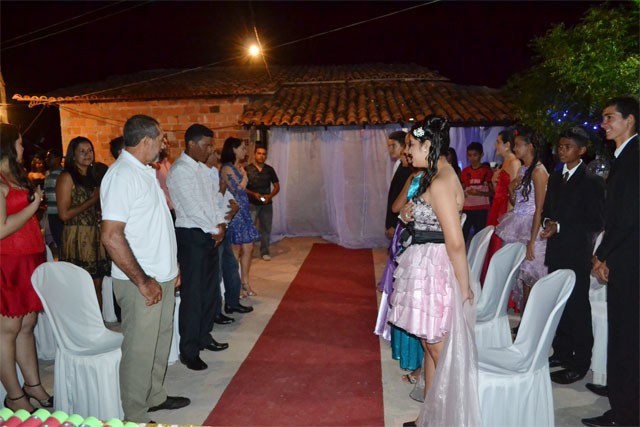 Concludentes da Escola Nova Veneza recebem outorga de grau - Imagem 18