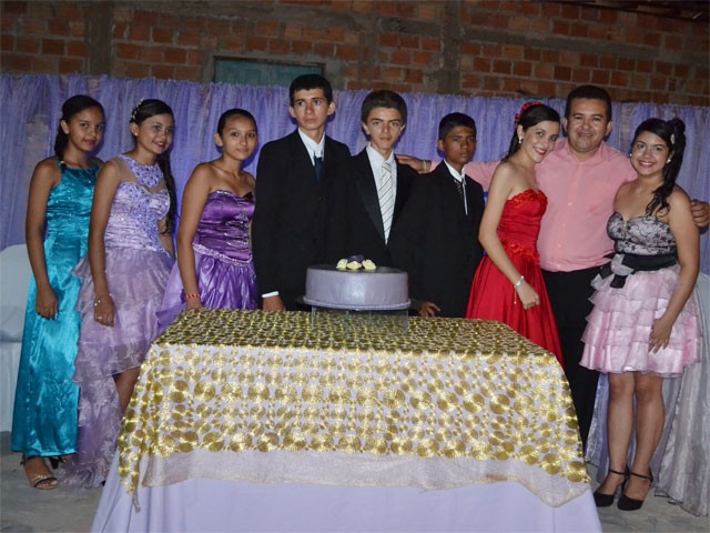 Concludentes da Escola Nova Veneza recebem outorga de grau - Imagem 8