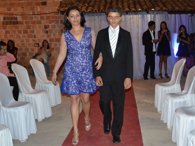 Concludentes da Escola Nova Veneza recebem outorga de grau - Imagem 14