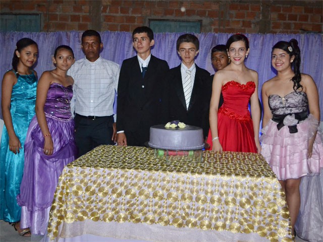 Concludentes da Escola Nova Veneza recebem outorga de grau - Imagem 20