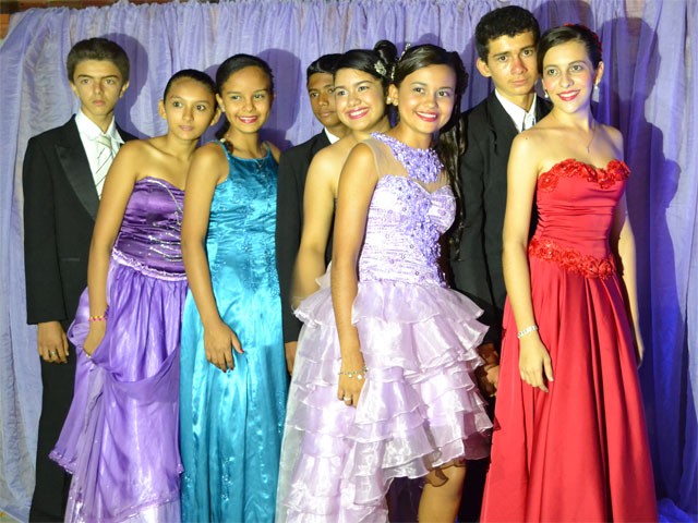 Concludentes da Escola Nova Veneza recebem outorga de grau - Imagem 1