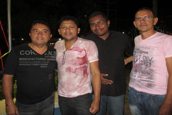 Prefeito Luiz Neto inaugura nova iluminação na praça da igreja da matriz - Imagem 44