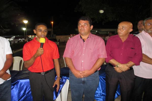 Prefeito Luiz Neto inaugura nova iluminação na praça da igreja da matriz - Imagem 25