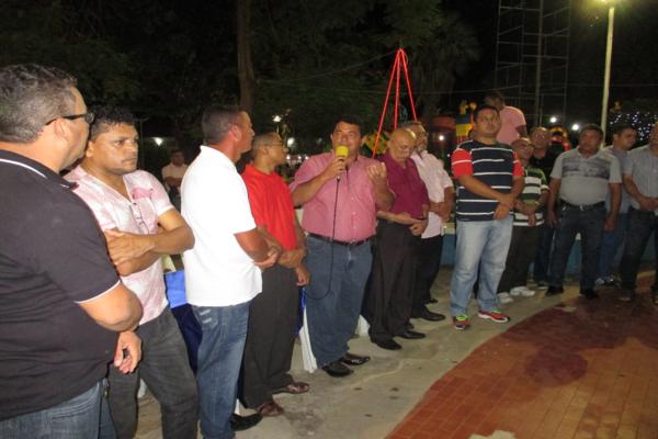 Prefeito Luiz Neto inaugura nova iluminação na praça da igreja da matriz - Imagem 31