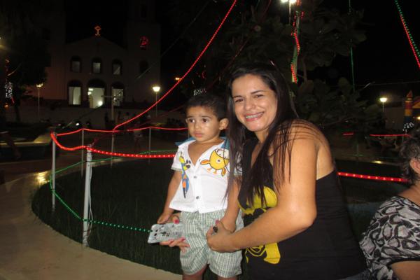 Prefeito Luiz Neto inaugura nova iluminação na praça da igreja da matriz - Imagem 58