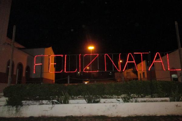 Prefeito Luiz Neto inaugura nova iluminação na praça da igreja da matriz - Imagem 14