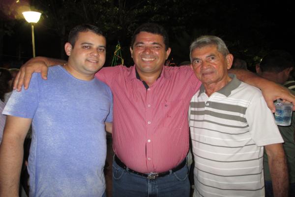 Prefeito Luiz Neto inaugura nova iluminação na praça da igreja da matriz - Imagem 45