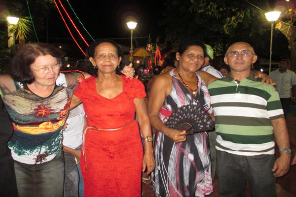 Prefeito Luiz Neto inaugura nova iluminação na praça da igreja da matriz - Imagem 75