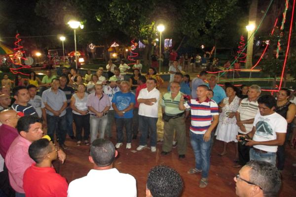 Prefeito Luiz Neto inaugura nova iluminação na praça da igreja da matriz - Imagem 33