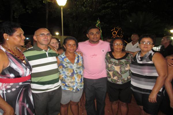 Prefeito Luiz Neto inaugura nova iluminação na praça da igreja da matriz - Imagem 72