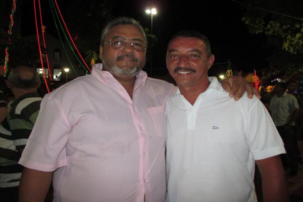 Prefeito Luiz Neto inaugura nova iluminação na praça da igreja da matriz - Imagem 69