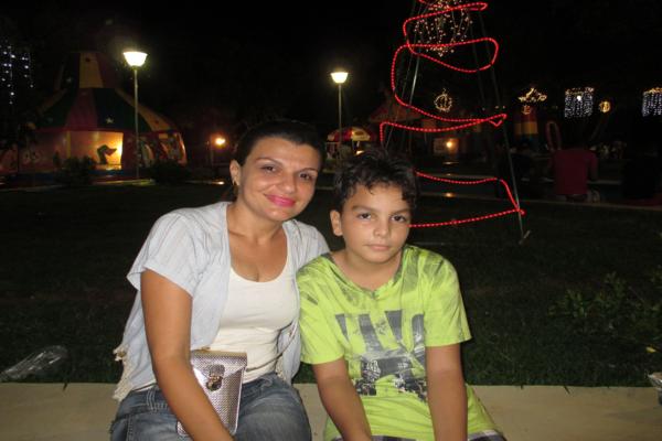 Prefeito Luiz Neto inaugura nova iluminação na praça da igreja da matriz - Imagem 55