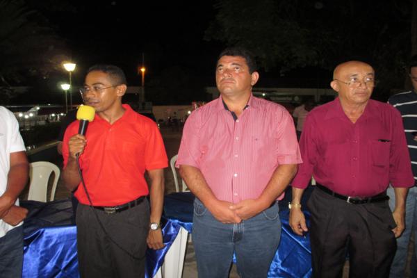 Prefeito Luiz Neto inaugura nova iluminação na praça da igreja da matriz - Imagem 24