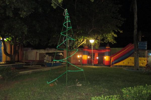 Prefeito Luiz Neto inaugura nova iluminação na praça da igreja da matriz - Imagem 3