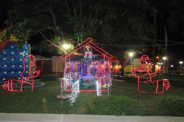 Prefeito Luiz Neto inaugura nova iluminação na praça da igreja da matriz - Imagem 19