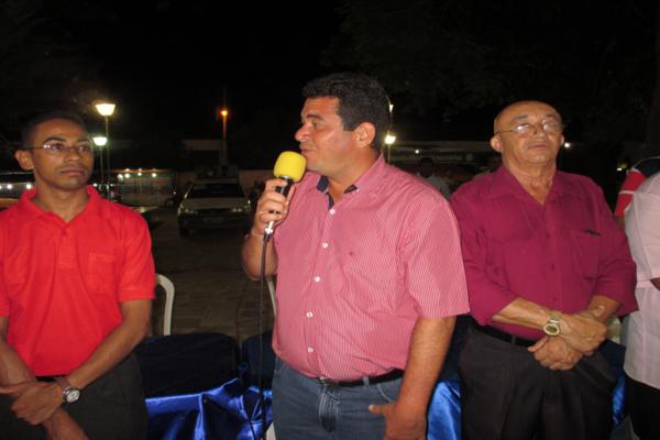 Prefeito Luiz Neto inaugura nova iluminação na praça da igreja da matriz - Imagem 26