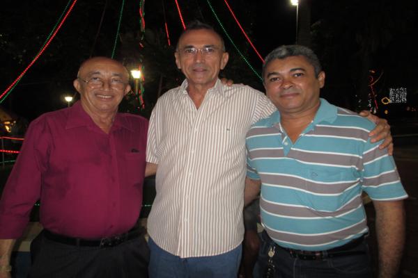 Prefeito Luiz Neto inaugura nova iluminação na praça da igreja da matriz - Imagem 63