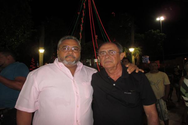 Prefeito Luiz Neto inaugura nova iluminação na praça da igreja da matriz - Imagem 53