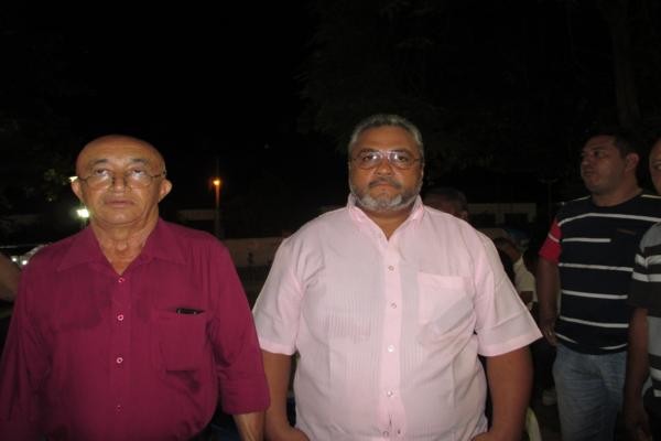 Prefeito Luiz Neto inaugura nova iluminação na praça da igreja da matriz - Imagem 41