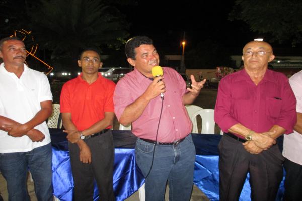 Prefeito Luiz Neto inaugura nova iluminação na praça da igreja da matriz - Imagem 28