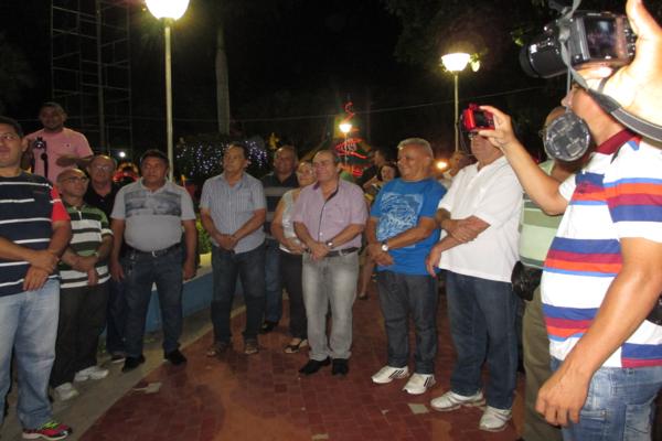 Prefeito Luiz Neto inaugura nova iluminação na praça da igreja da matriz - Imagem 32